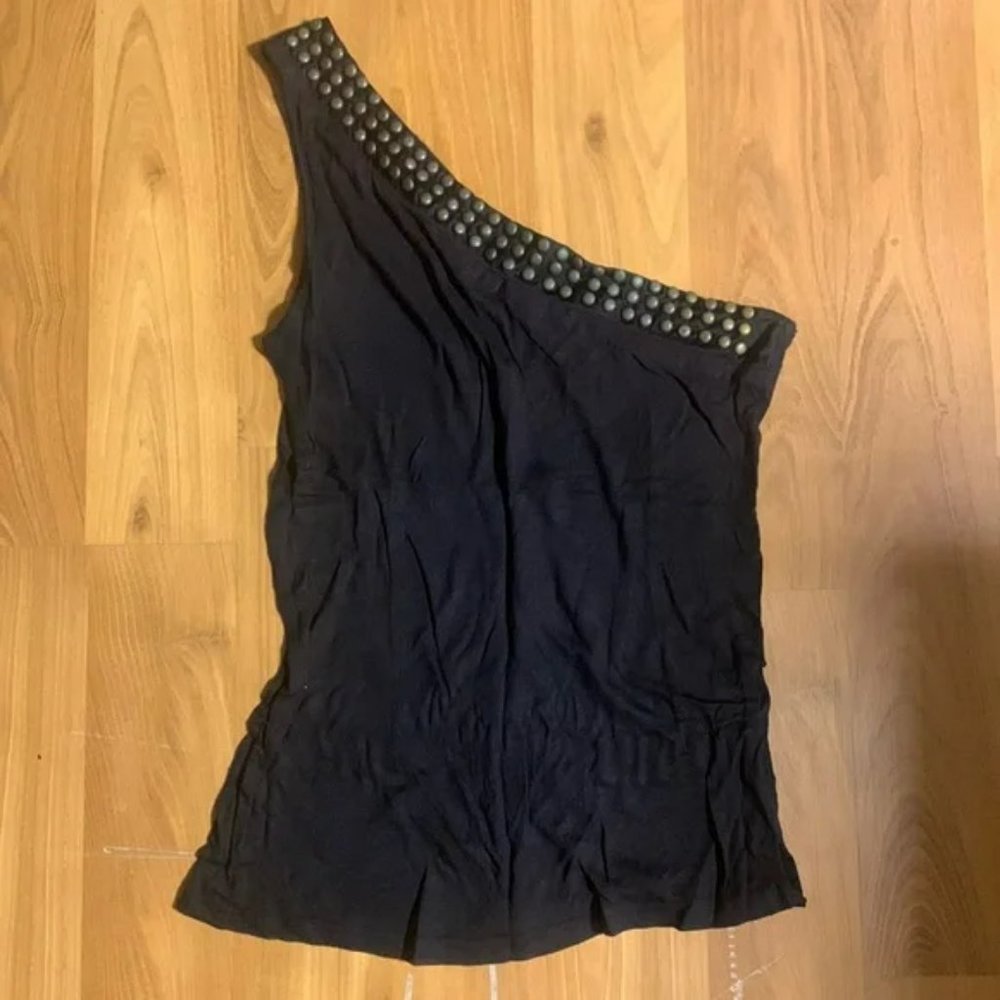 One-shoulder top
